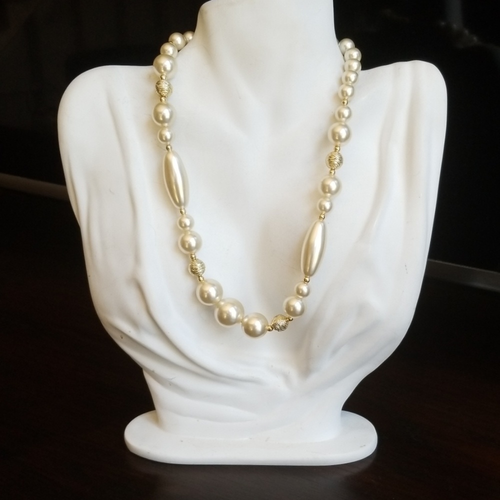 Vintage Faux Pearl and Goldtone Bead Necklace - Picture 8 of 8